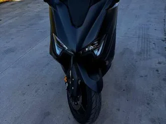 yamaha tmax 560 nero
