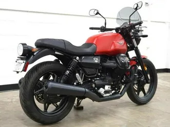 2023 moto guzzi v7 stone