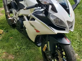 aprilia rsv4