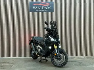 honda nc 750 scooter x-adv 2025 akrapovic / fabrieks-garantie zwart