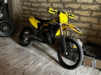 suzuki rm 250 giallo