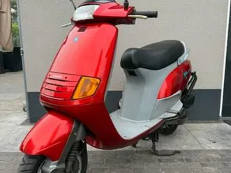 ⭐️piaggio skr 125cc 2 takt duits 6600 km nieuwstaat⭐️ — scooters | piaggio — marktplaats