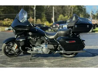 2025 harley-davidson® street glide® ultra vivid black