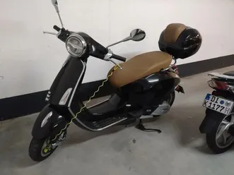 vespa 125 primavera mit koffer