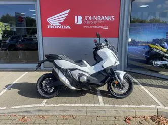 honda x-adv 750 scooter petrol dct euro 5 (59 ps) 745 cc