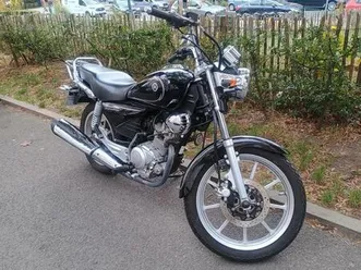 ② a vendre moto yamaha diversion ybr custom 125 cc