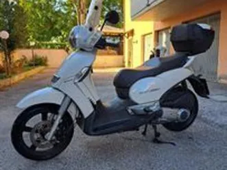 scarabeo aprilia 300 s