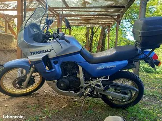 honda transalp 600v rally touring 1990 – 88 375 km – révisée, très bon état