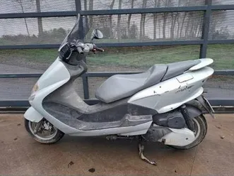 ② yamaha majesty 125 cc