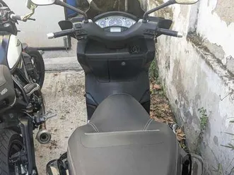 yamaha x-max 250 nero