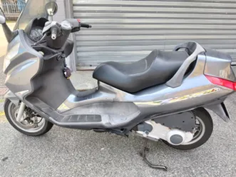 piaggio x8 cilindrata 250
