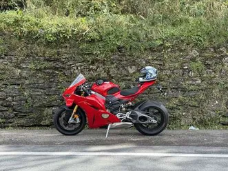 ducati panigale v4 s