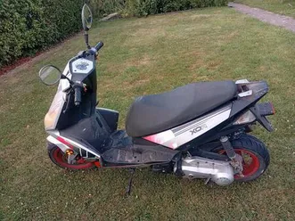 motorroller-scooter-roller-generic