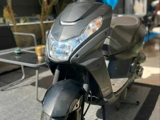 scooter peugeot streetzone 50 cc – 2021 – 13420 km – très bon état