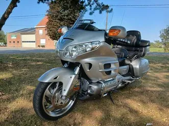 ② honda goldwing 1800 2010