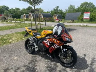 honda cbr1000rr fireblade sc57 rossi repsol edition