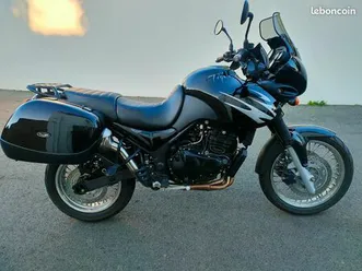 triumph tiger 885