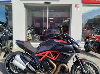 ducati diavel carbon red, čr, desmo, navigace, laděný výfuk
