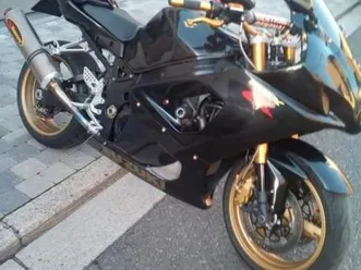 ② moto suzuki gsxr 1000