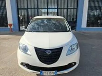 lancia ypsilon 1.2 69 cv 5 porte s momodesign