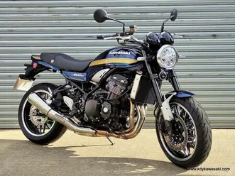 2022 kawasaki z900rs in blue/gold.