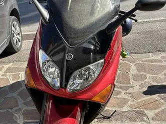 yamaha tmax 500 versione ad iniezione rosso