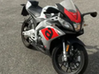 stupenda pari al nuovo aprilia rs125