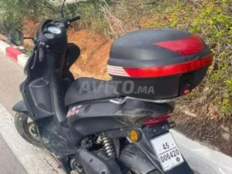 ◊ scooter keeway arn 125 cc avec top case
