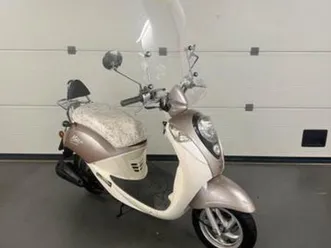sym mio inruil deal prachtige scooter /snor/windscherm — scooters | sym — marktplaats