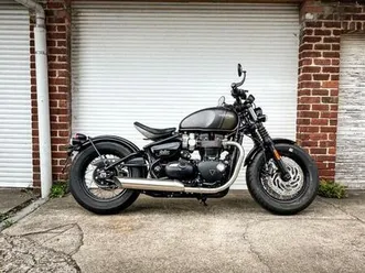 ② triumph bonneville bobber