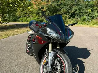 ② yamaha r1 entièrement en carbone