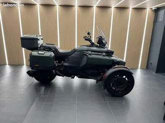 can-am canyon redrock / can-am paris