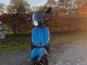 ② custom vespa sprint - akrapovic - 80 cc malossi - nl kenteken