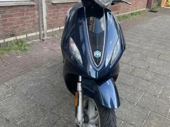 piaggio new fly 50cc – bouwjaar 2016 – blauwe kenteken — scooters | piaggio — marktplaats