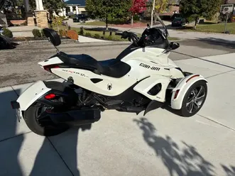 2014 can-am spyder sts-se5 - very good condition