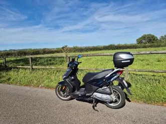 ② scooter kymco agility 125 cc 2022 - 7400km - avec matériel