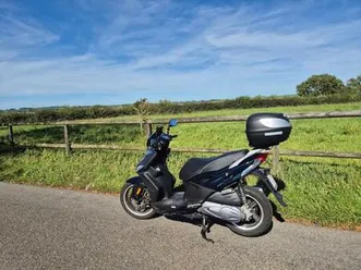 ② scooter kymco 125 cc 2022 avec casques ...