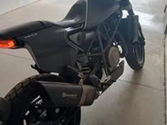 husqvarna svartpilen 701 - 2019