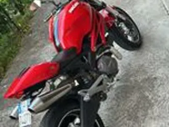 ducati monster 696