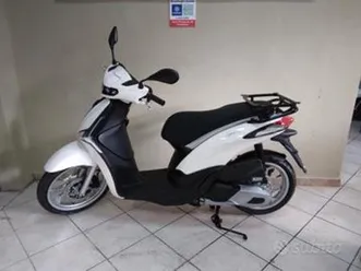 piaggio liberty 125 con portapacchi