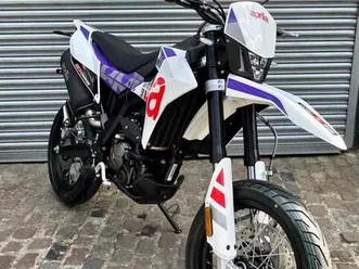 aprilia sx 125 e5+ white & black in stock now