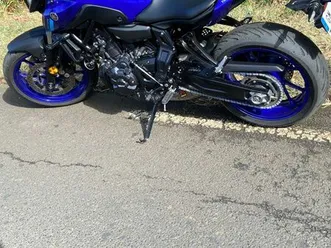 vend mt07 très bien entretenu ligne complète akrapovic