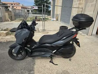 yamaha x-max 300 bauletto + maniglione grigio