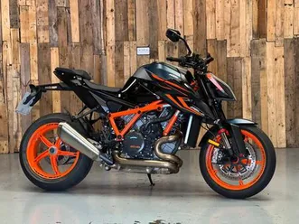 ktm 1290 superduke r 2022 only 3427 miles!