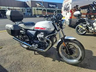 moto guzzi v7 iv special 850 - one owner - 125 mls - shad luggage - sold!