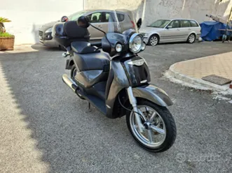 aprilia scarabeo 250 pari al nuovo