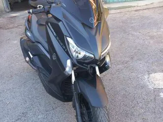 yamaha x-max 400 momo design nero