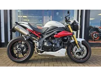 triumph speed triple r 1050, only 7550 miles