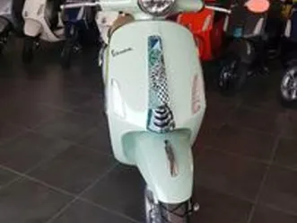 vespa primavera 125 sere speciale batick