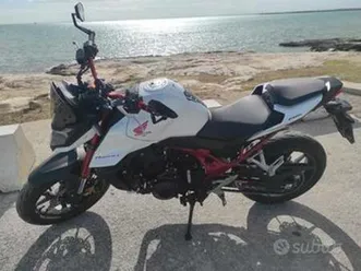 honda hornet 750 depotenziata accessoriata